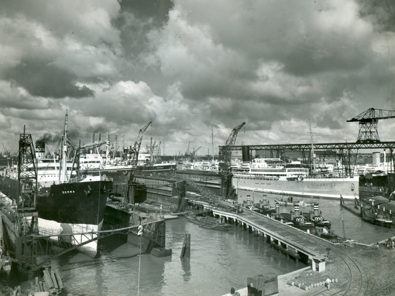 RDM met Dockyard schepen op voorgrond